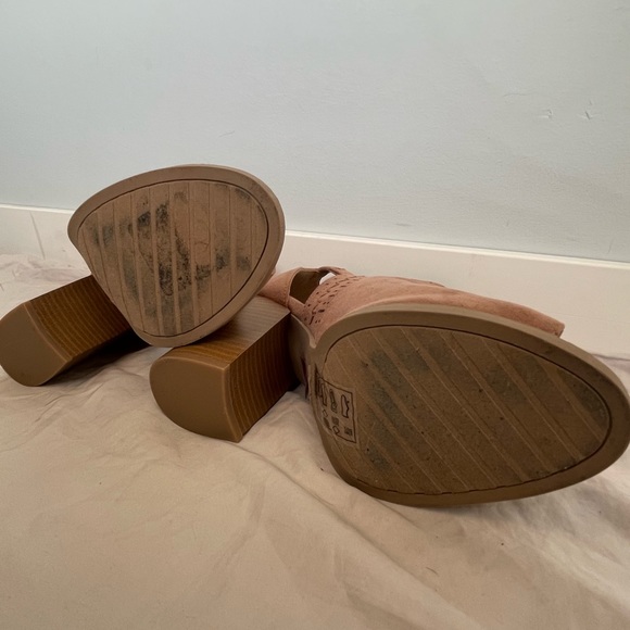 Qupid Brand Heels - Picture 11 of 11